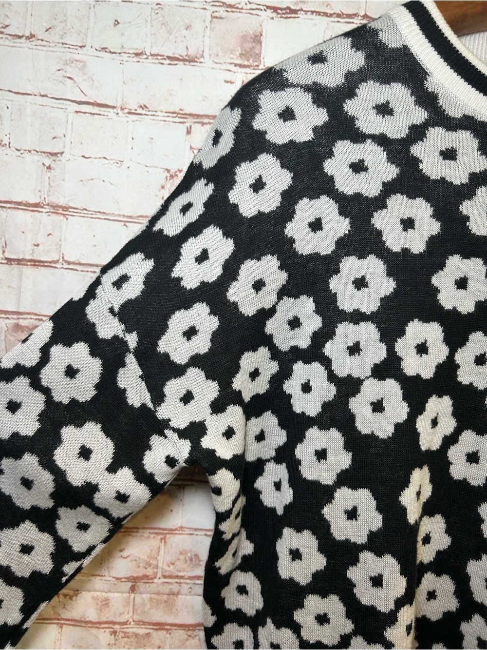 THML Black White Floral Daisy Print Crewneck Sweater Whimsical Mod Preppy Medium - Picture 5 of 9